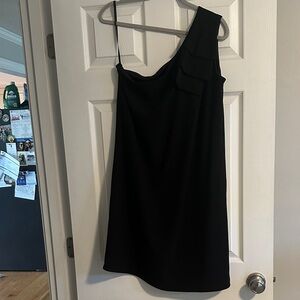 Versona Black One-Shoulder Dress
